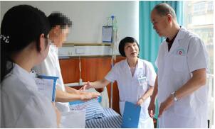 贵阳强直医院朱红梅主任查房